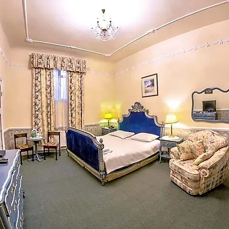 Garden Hotel